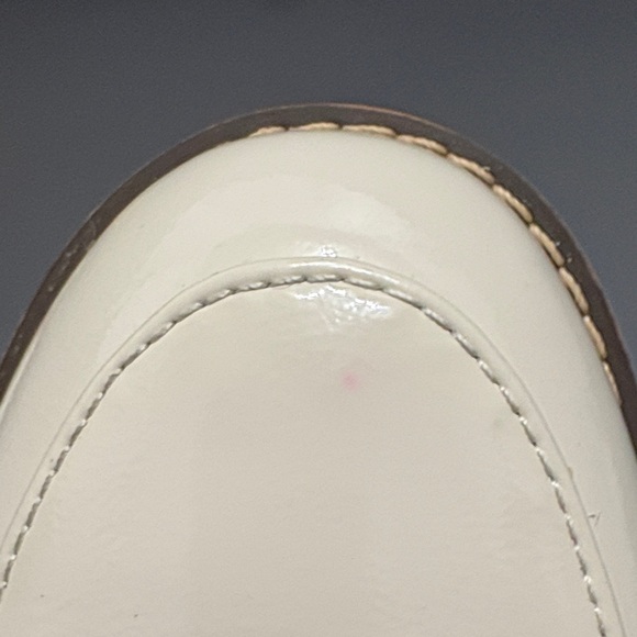 Vionic Women's Cream Comfortable Loafers - Picture 7 of 7